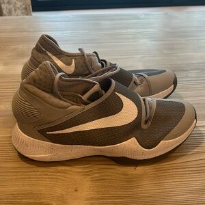 Nike HyperRev Sz 13